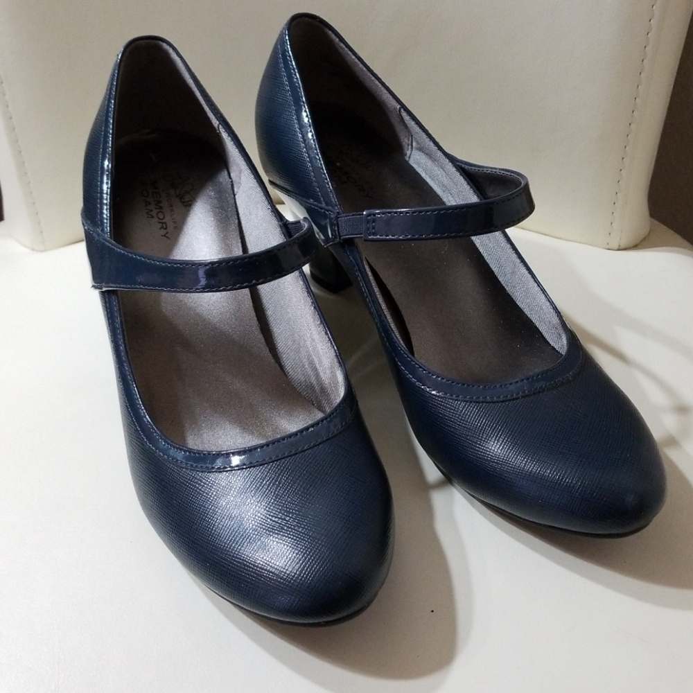 Life Stride Navy Blue Heels